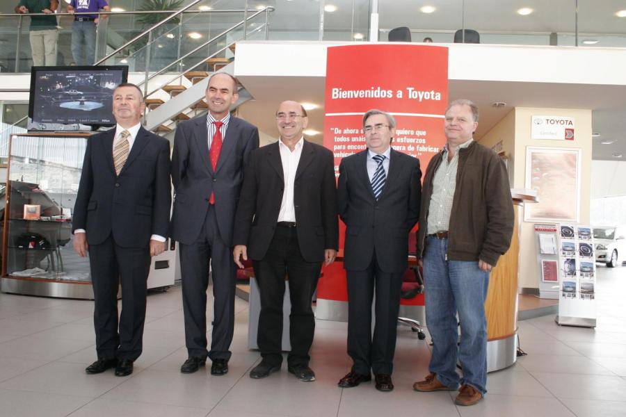 CAMPA�A DE APOYO DE COMPOSTELA MOVIL AL CLUB DE BALONCESTO  - Foto